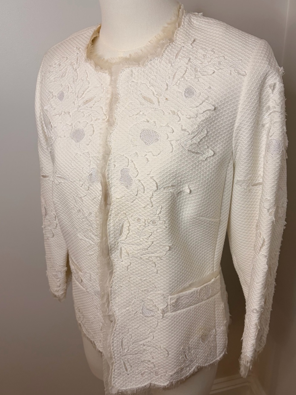 Per Se White & Ivory Silk Lined Floral Embroidered Cardigan Size 10